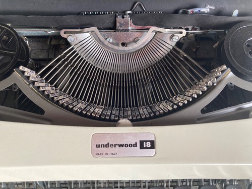 Vintage underwood portable - underwood,