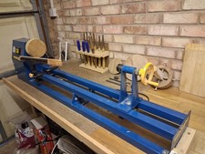 Wood turning Lathe. Workzone 1000mm with turning chisels.