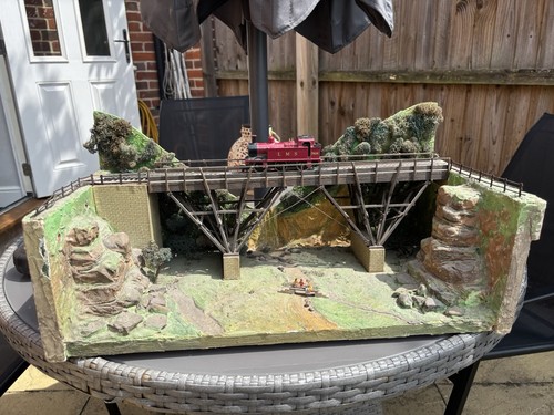 Gauge large viaduct diorama - large,