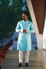 Men’s Embroidered Kurta