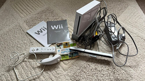 Nintendo wii white console - white,