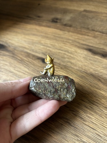Vintage cornish pixie stone - on,