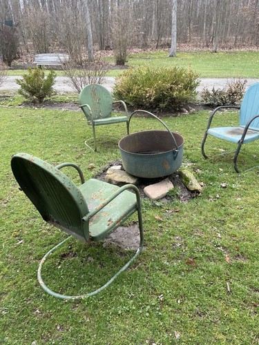 Vtg lawn chairs burning - 3,