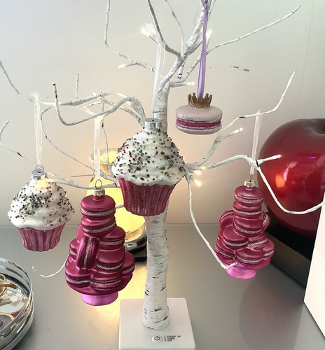 Macaroon and cupcakes - macaroon,