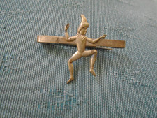 VERY OLD BRASS BROWNIE PIXIE PROMISES PIN BADGE - GIRL GUIDES