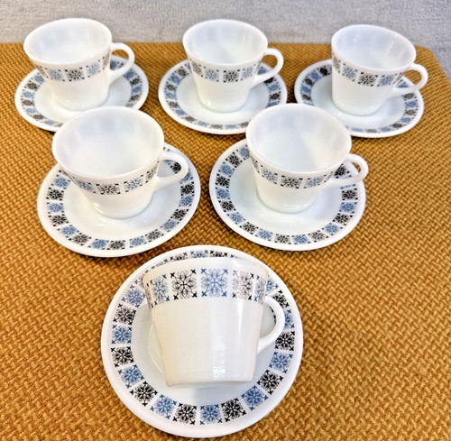 Vintage jaj pyrex chelsea cups - pyrex,