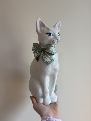 Beautiful vintage white cat - beautiful,