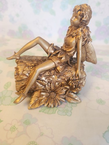 Figurine lady woman female - figurine,