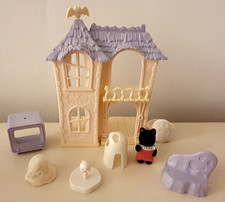 Sylvanian Families Spooky Haunted House Playset