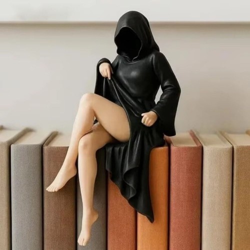 Black robe gothic queen figure - gothic,