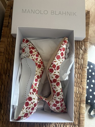 Manolo blahnik hangisi - manolo,