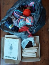 Peg Loom speed loom for weaving wool, fleece /rags into rugs &bag of wool 7x19cm