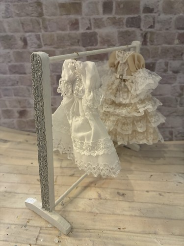 Dolls house scale - dolls, 1/12