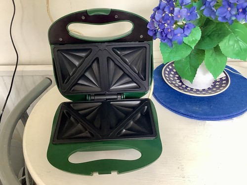 Dark green hot - dark,