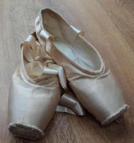 Pointe shoes timeworn - shoes, pink