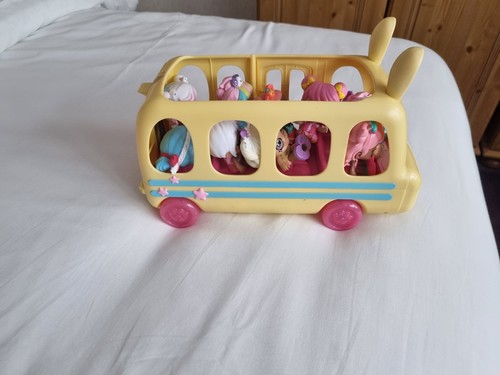 Kindi kids and - , bus