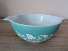 JAJ Pyrex Gooseberry Cinderella Mixing Bowl Medium 19cm Duck Egg Blue Turquoise