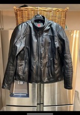 DAINESE BLACK MENS BIKE LEATHER JACKET EU 56-UK 46,only worn a few times.