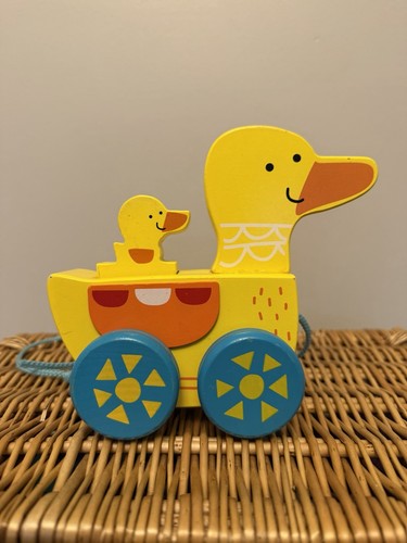 Toys wooden pull along - r,