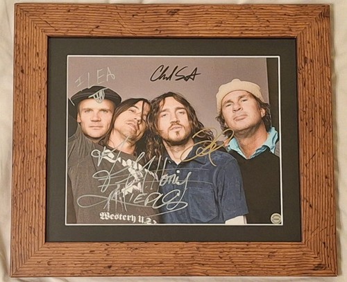 Red hot chili - chili, full