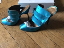 Stunning MANOLO BLAHNIK