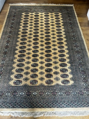 Large hand knotted silk - a,