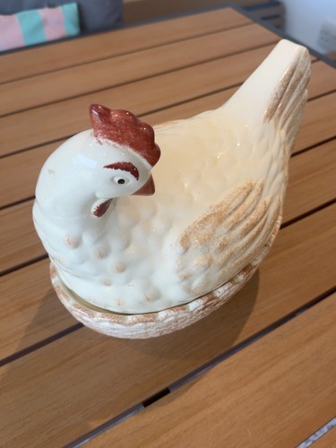 Large vintage ceramic hen - large,