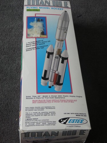 Estes flying rocket - , titan