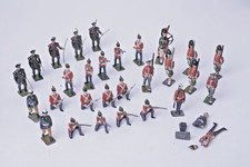 Job Lot 30 Vintage Britains Lead Soldiers - Some Damaged inc. Highlanders (CS10)