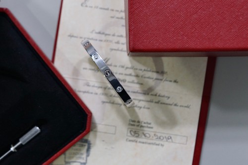 Cartier classic love bracelet - classic,