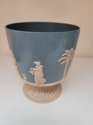 Vintage planter wedgwood - vintage,