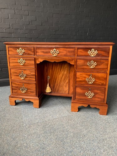 Victorian mahogany kneehole - mahogany,