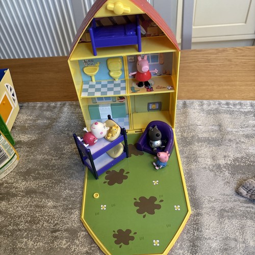 Peppa pigs house with - house,