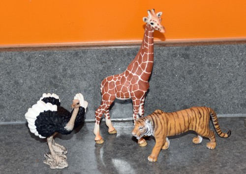 Schleich plastic giraffe - schleich,