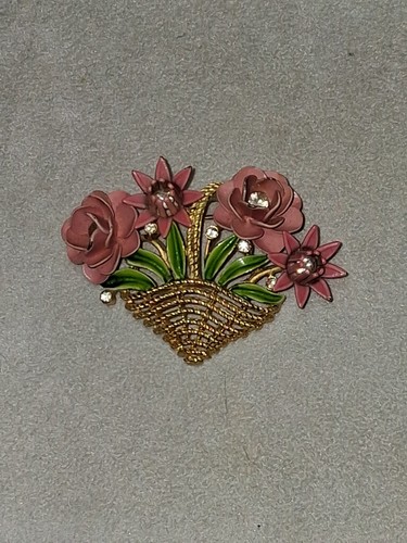 Vintage crown trifari - trifari, enameled