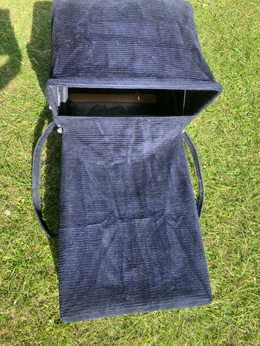 Stand alone carrycot