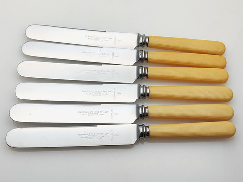Palette shaped side - side, dessert