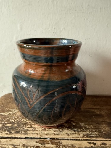 Studio pottery attractive - -,