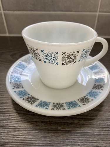 Jaj pyrex chelsea pattern cup - jaj,