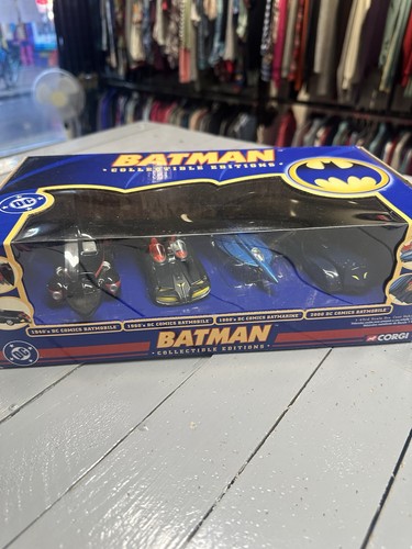 Corgi batman collectible - dc,