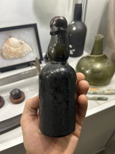 1800 pirate black glass - pirate,