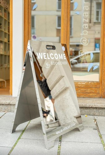 Mirror sidewalk sign mirrored - sidewalk,