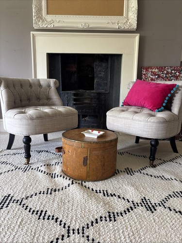 Made com pair upholstered - of,