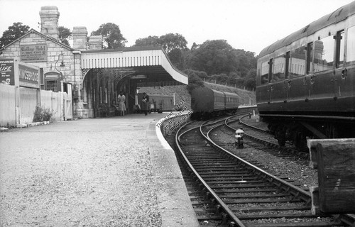 Kingsbridge train station - train,