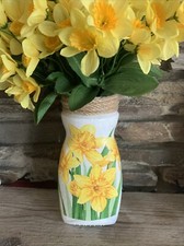 Large daffodil and - large, bumble