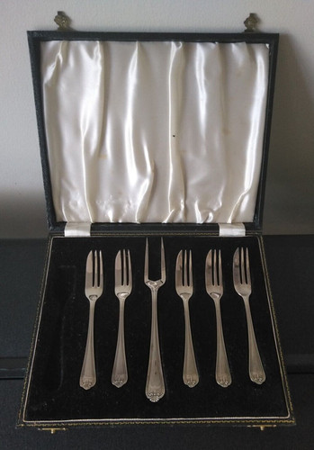 Five vintage epns cake - five,