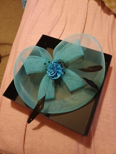 Turquoise and black clip - black,