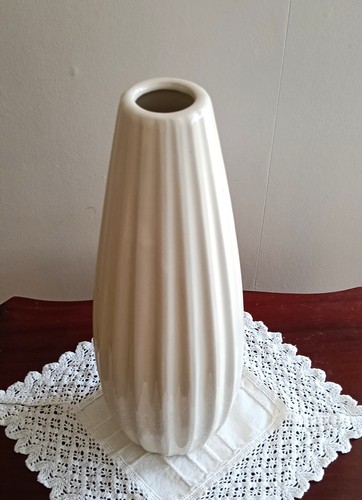 Vintage ribbed flute - vintage, flower