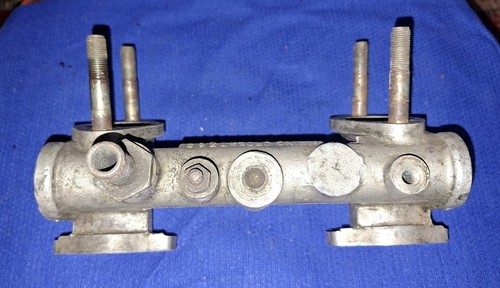 Twin carburettor manifold - twin,