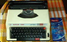 portable manual typewriter rover 5000 deluxe + 2 tippex mouse